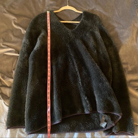 V-Neck Classic Fur Sweater - Picture 10 of 11